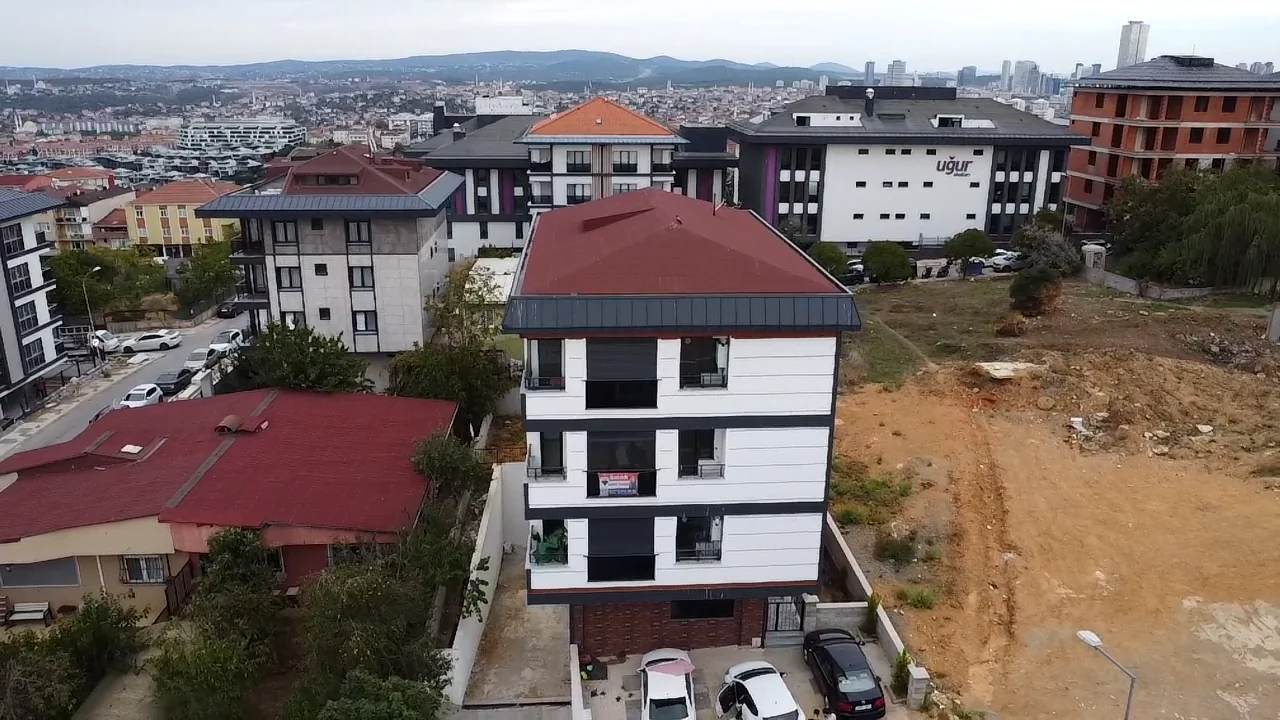 İnce Apartmanı